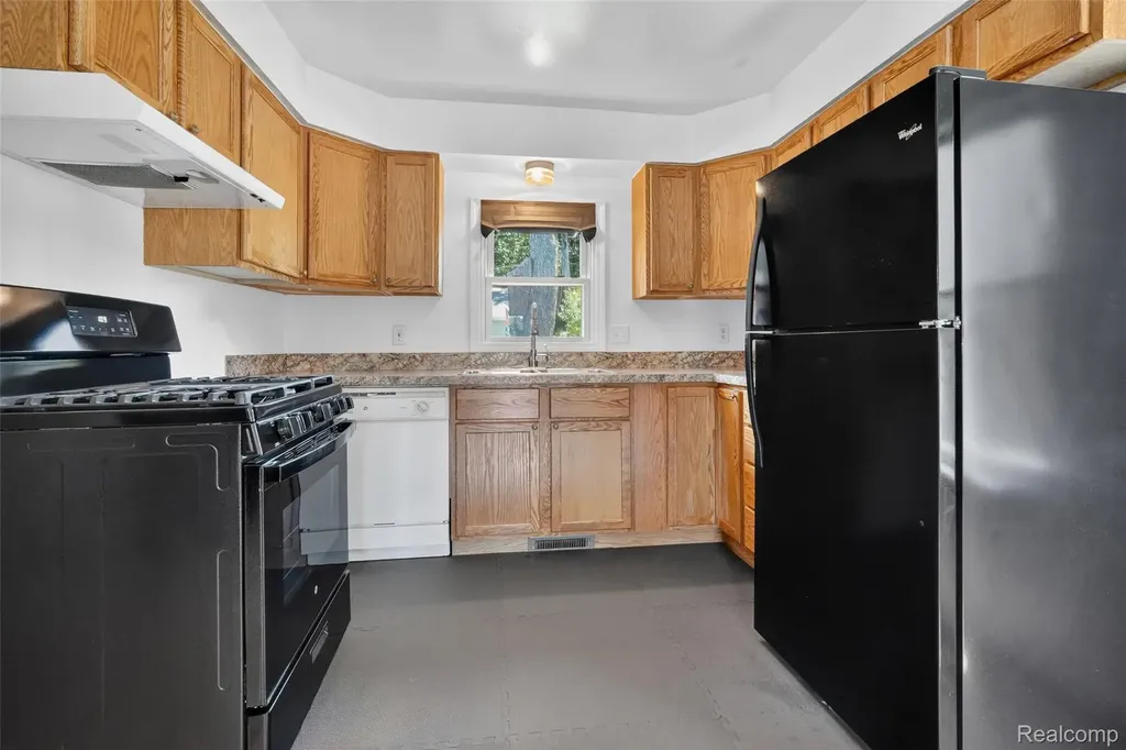2421 5th Street Trenton City MI 48183