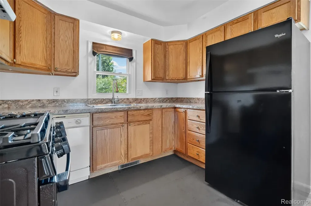 2421 5th Street Trenton City MI 48183