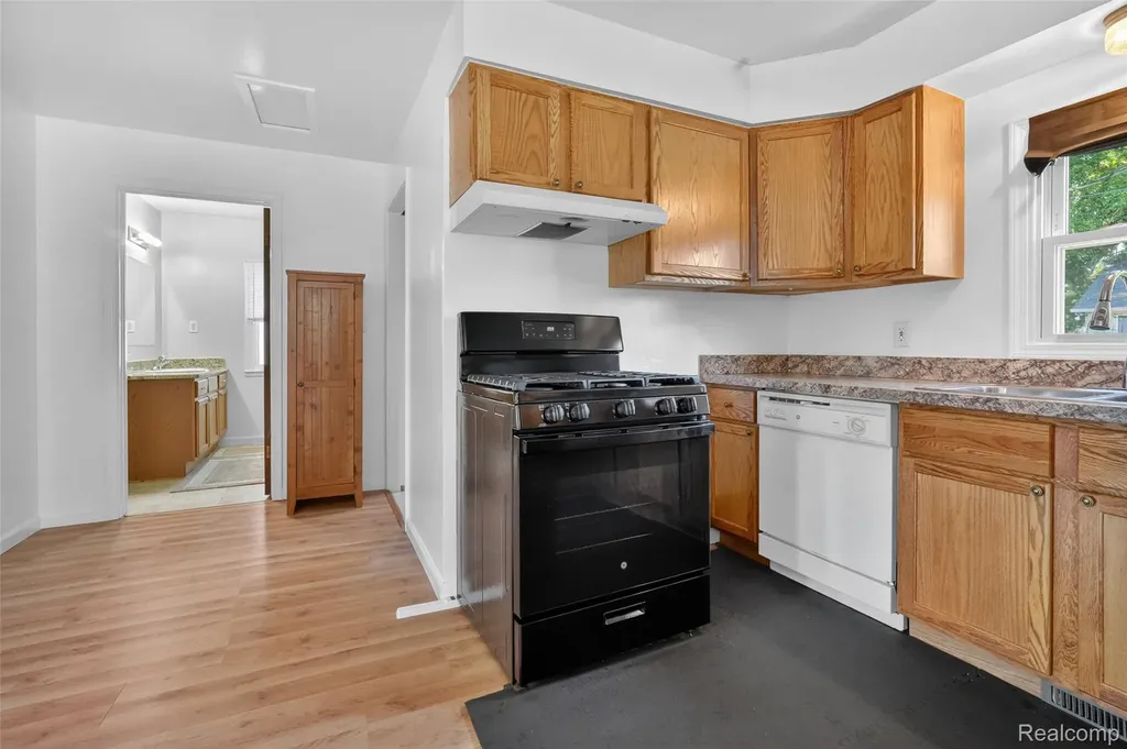 2421 5th Street Trenton City MI 48183