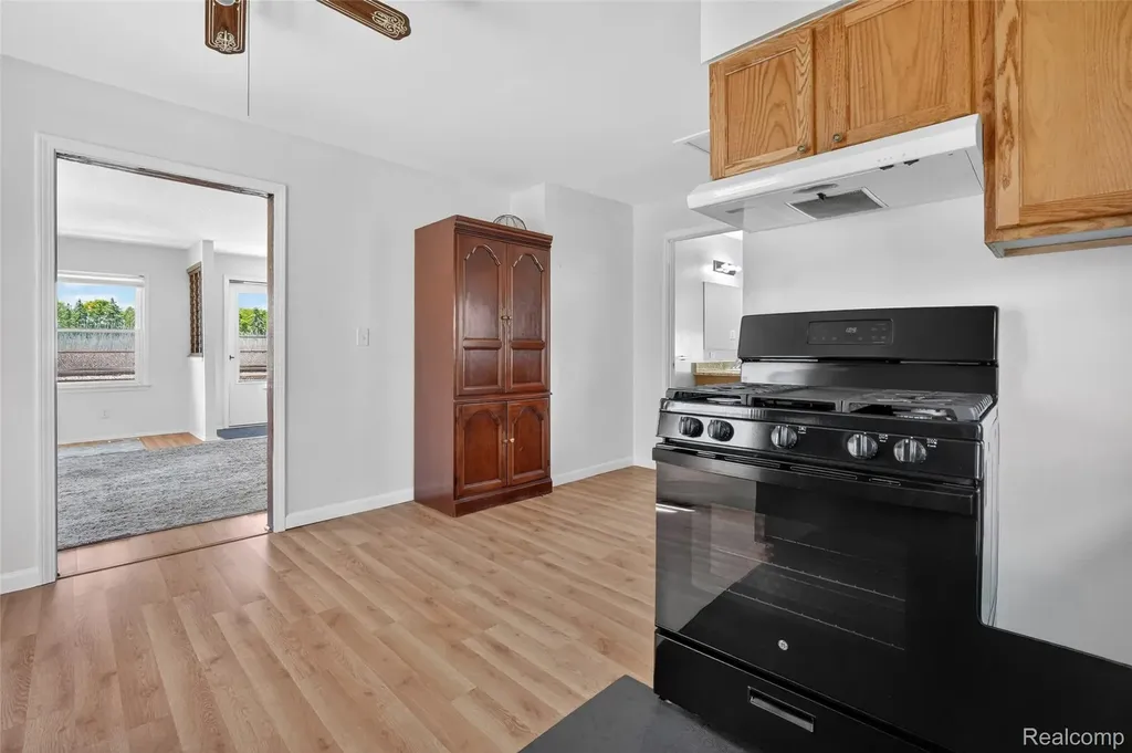 2421 5th Street Trenton City MI 48183