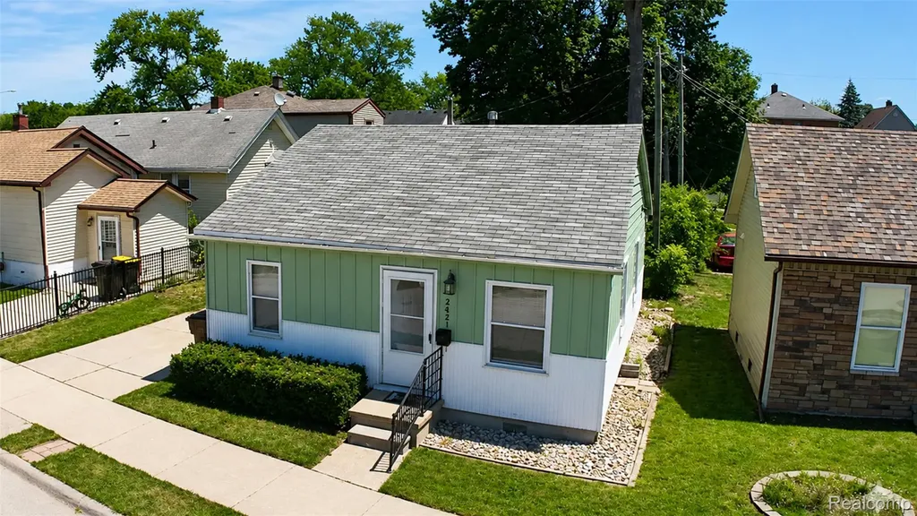 2421 5th Street Trenton City MI 48183