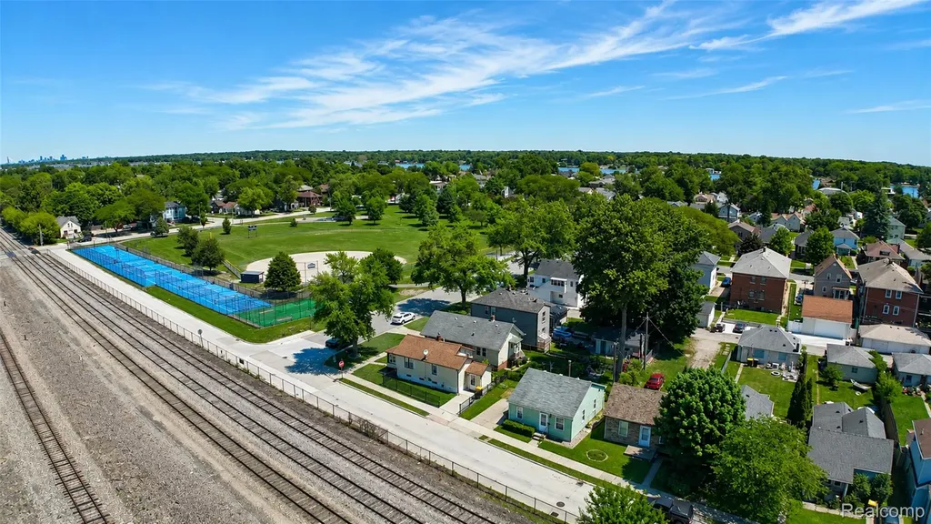2421 5th Street Trenton City MI 48183