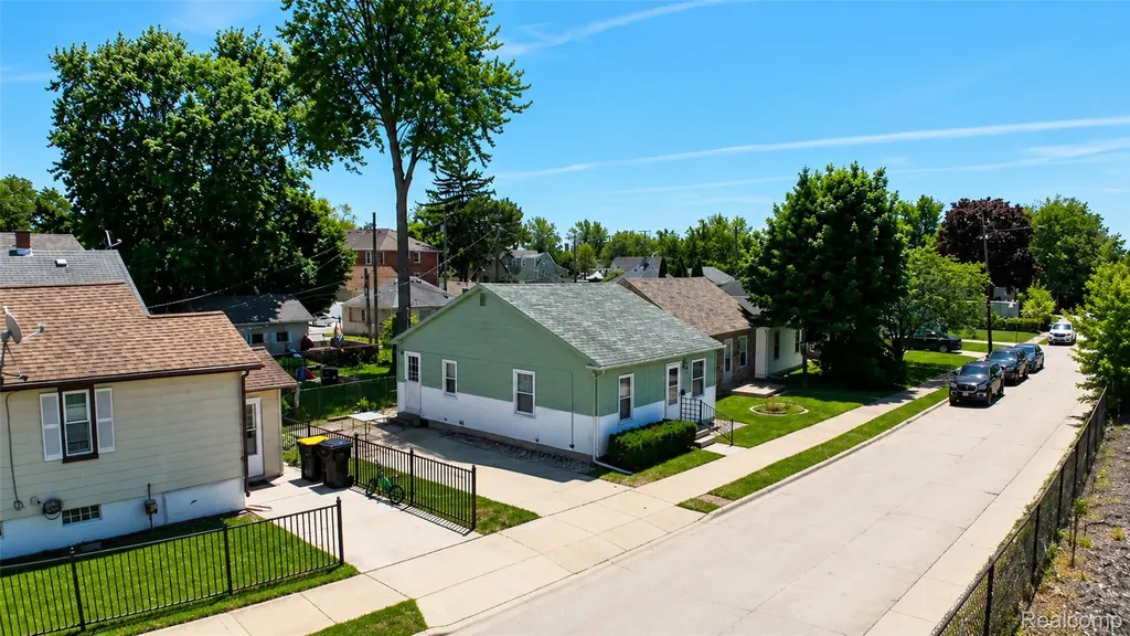 2421 5th Street Trenton City MI 48183