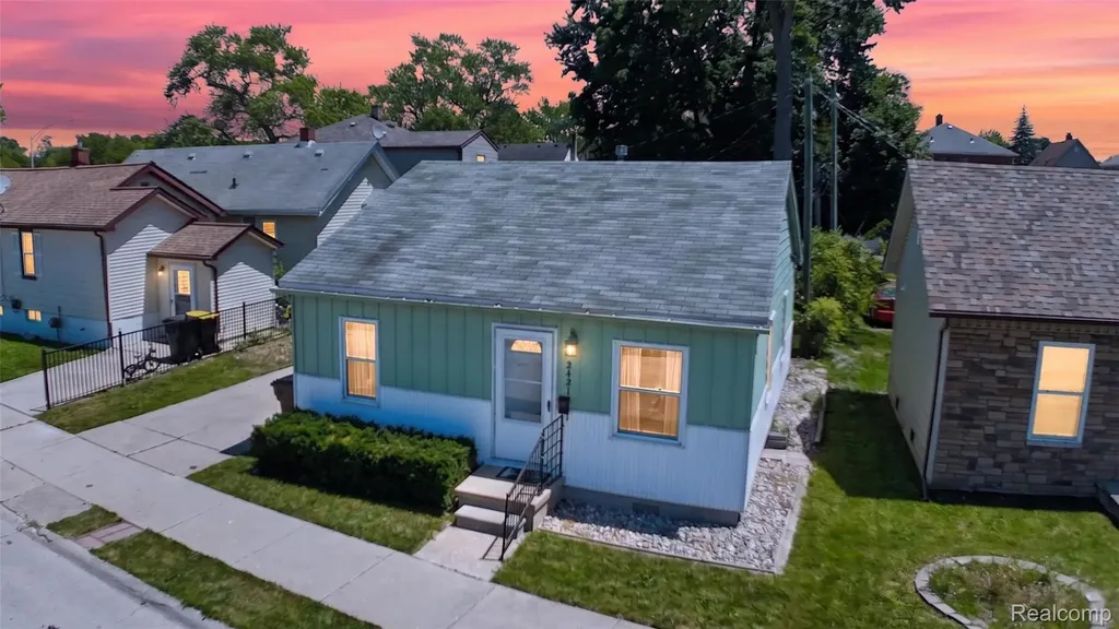 2421 5th Street Trenton City MI 48183