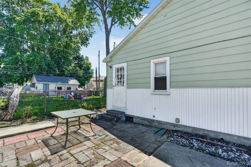 2421 5th Street Trenton City MI 48183