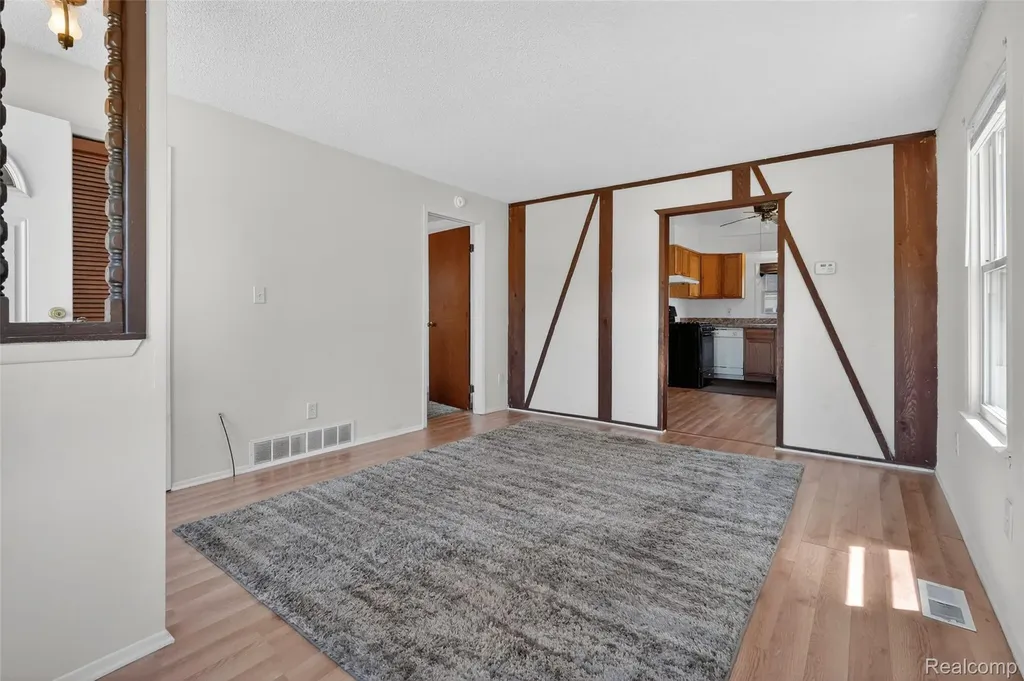 2421 5th Street Trenton City MI 48183