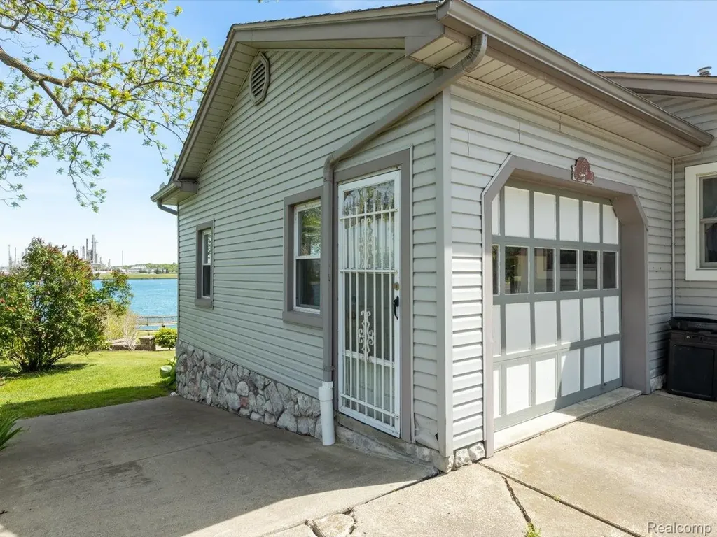 4016 Military Street Port Huron City MI 48060