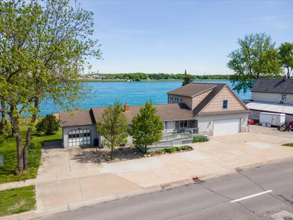 4016 Military Street Port Huron City MI 48060