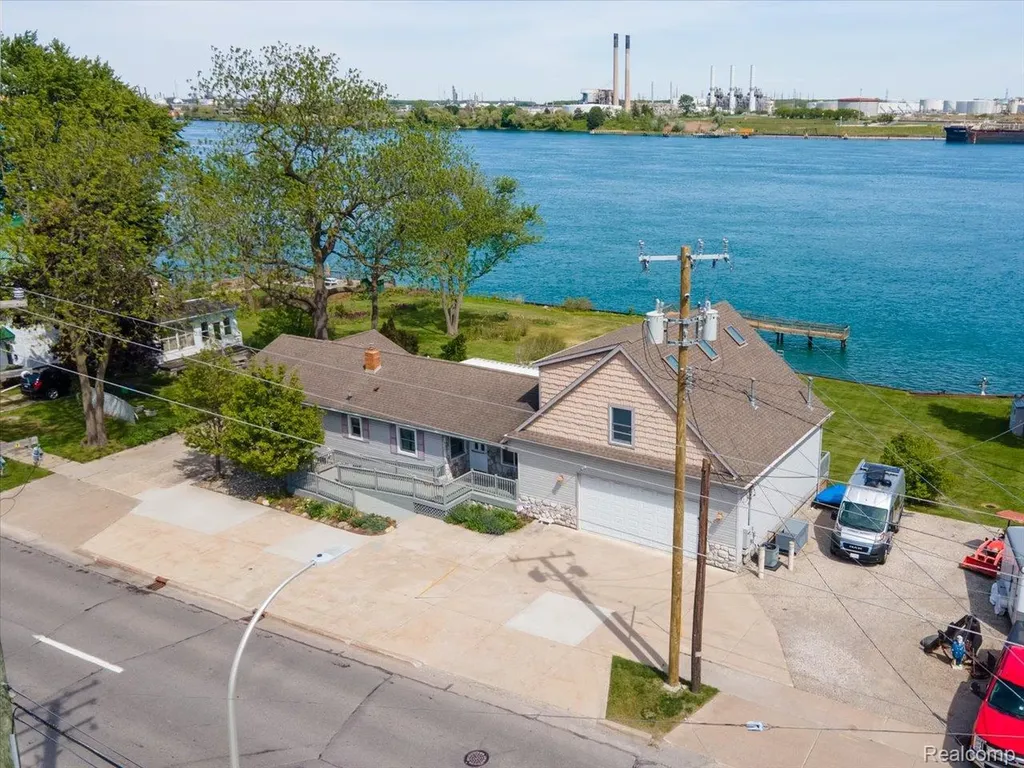 4016 Military Street Port Huron City MI 48060