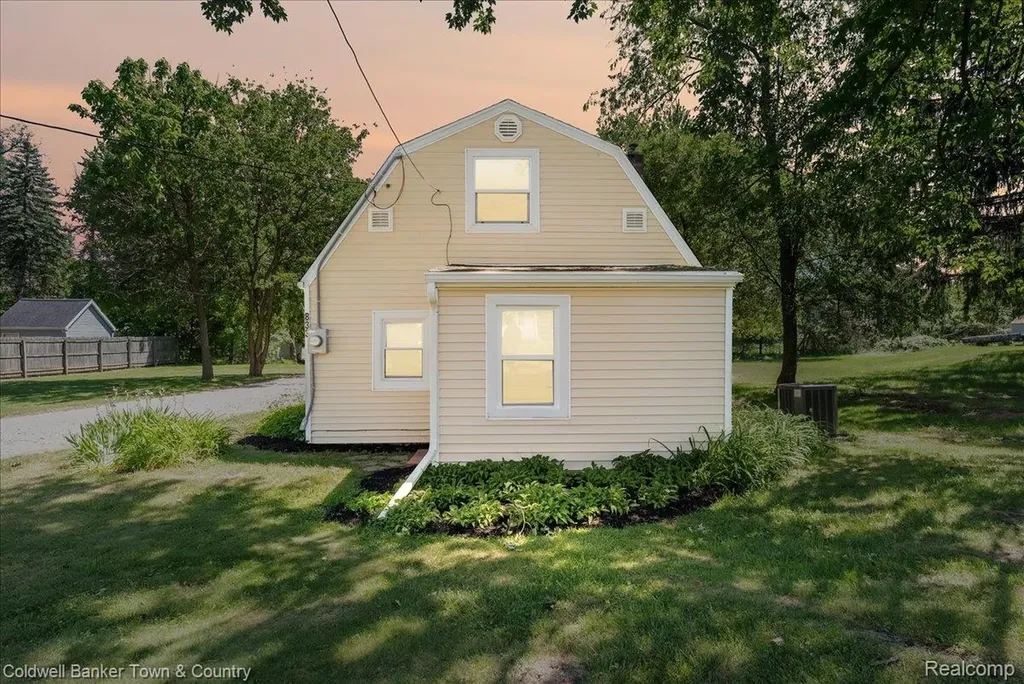 833 Hein Avenue Lansing City MI 48911