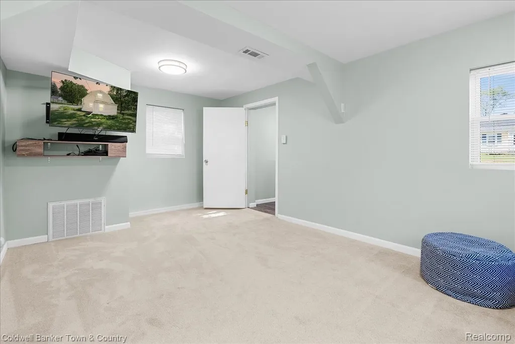 833 Hein Avenue Lansing City MI 48911