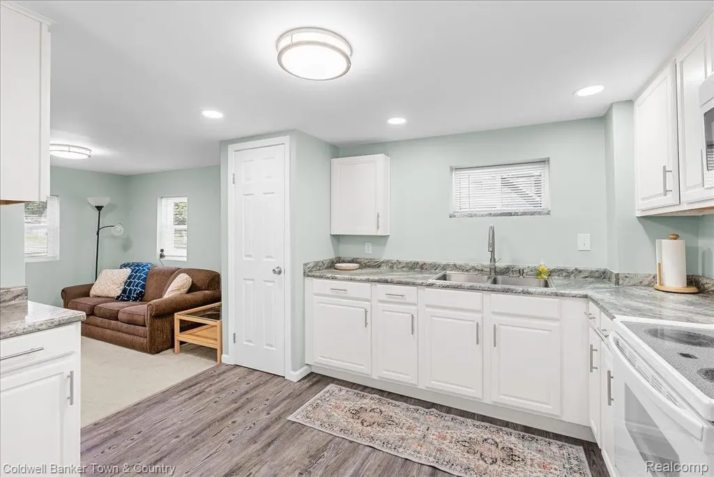 833 Hein Avenue Lansing City MI 48911