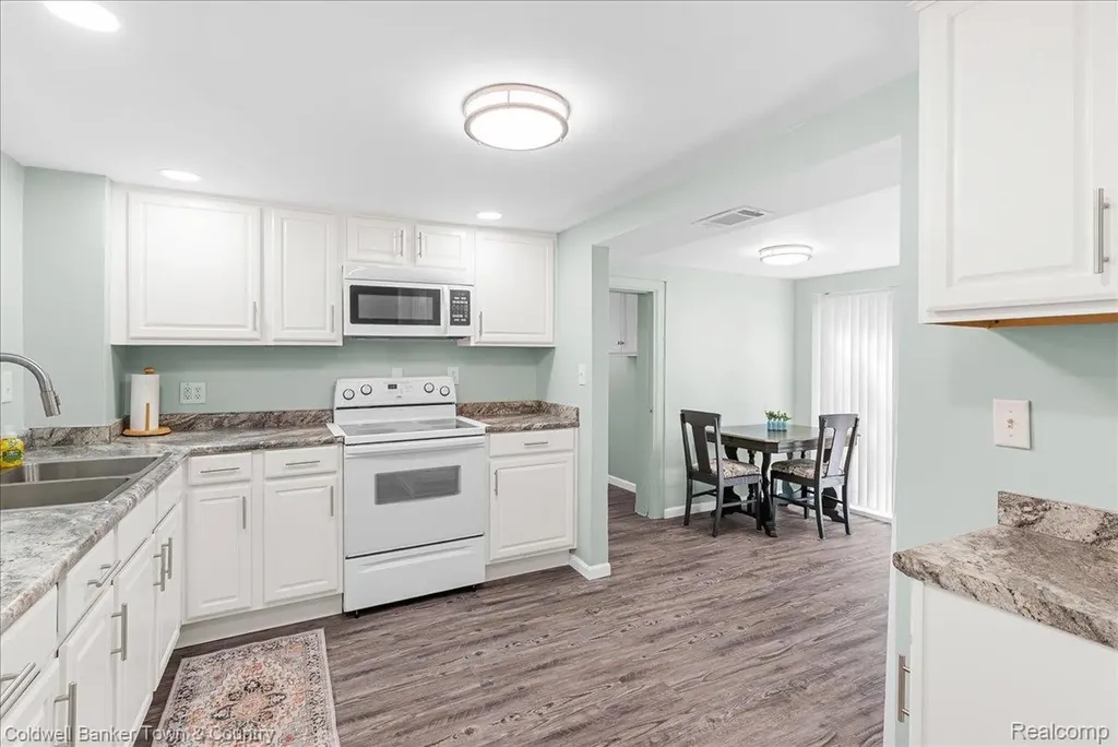 833 Hein Avenue Lansing City MI 48911