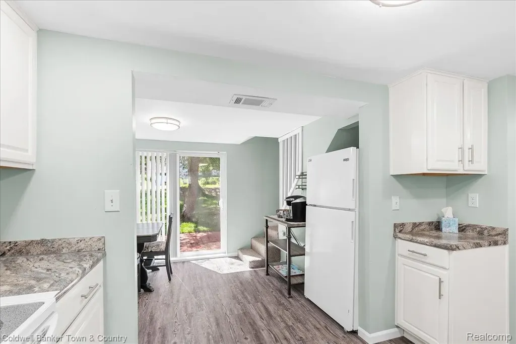 833 Hein Avenue Lansing City MI 48911