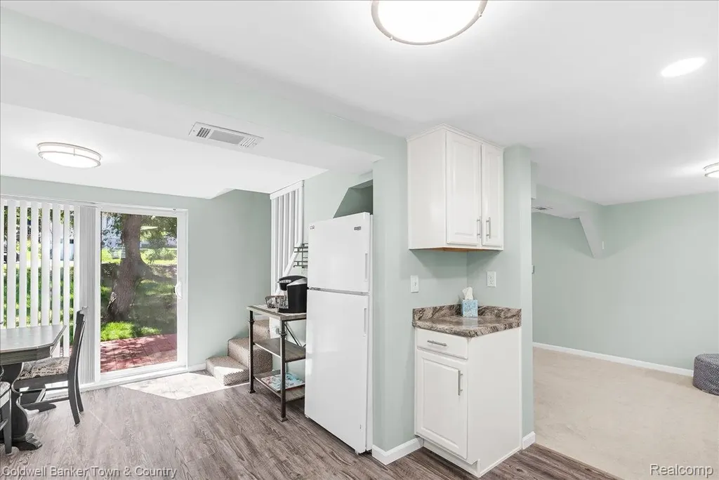 833 Hein Avenue Lansing City MI 48911
