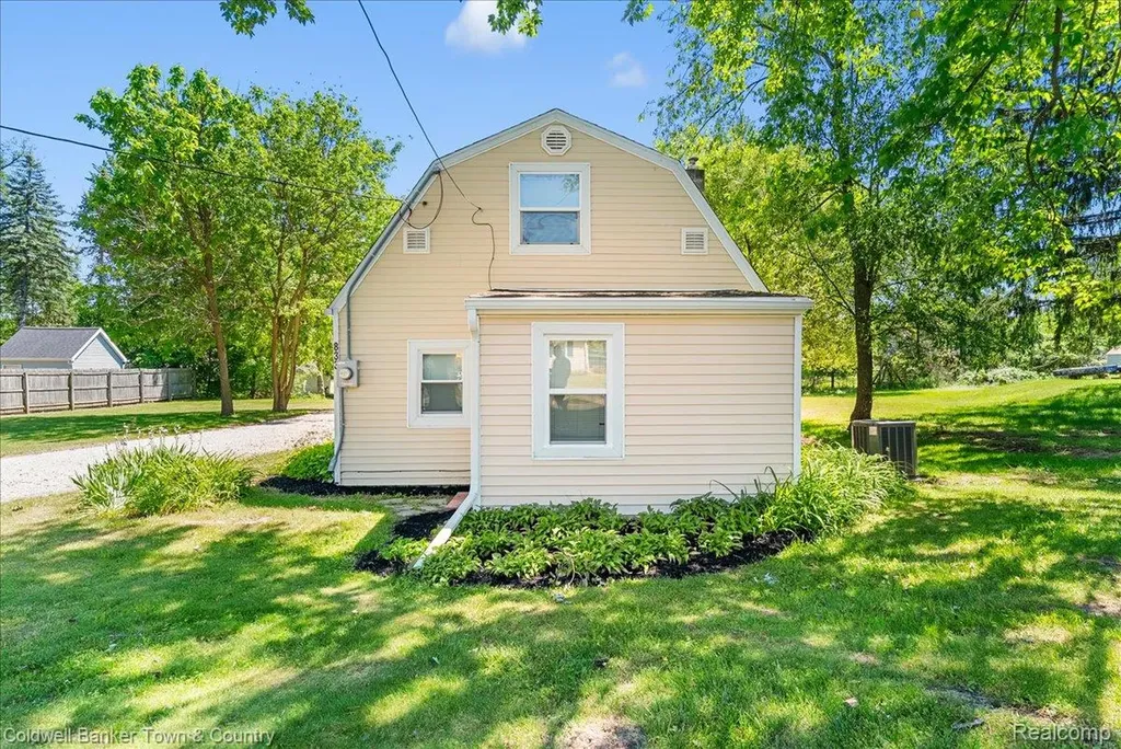 833 Hein Avenue Lansing City MI 48911