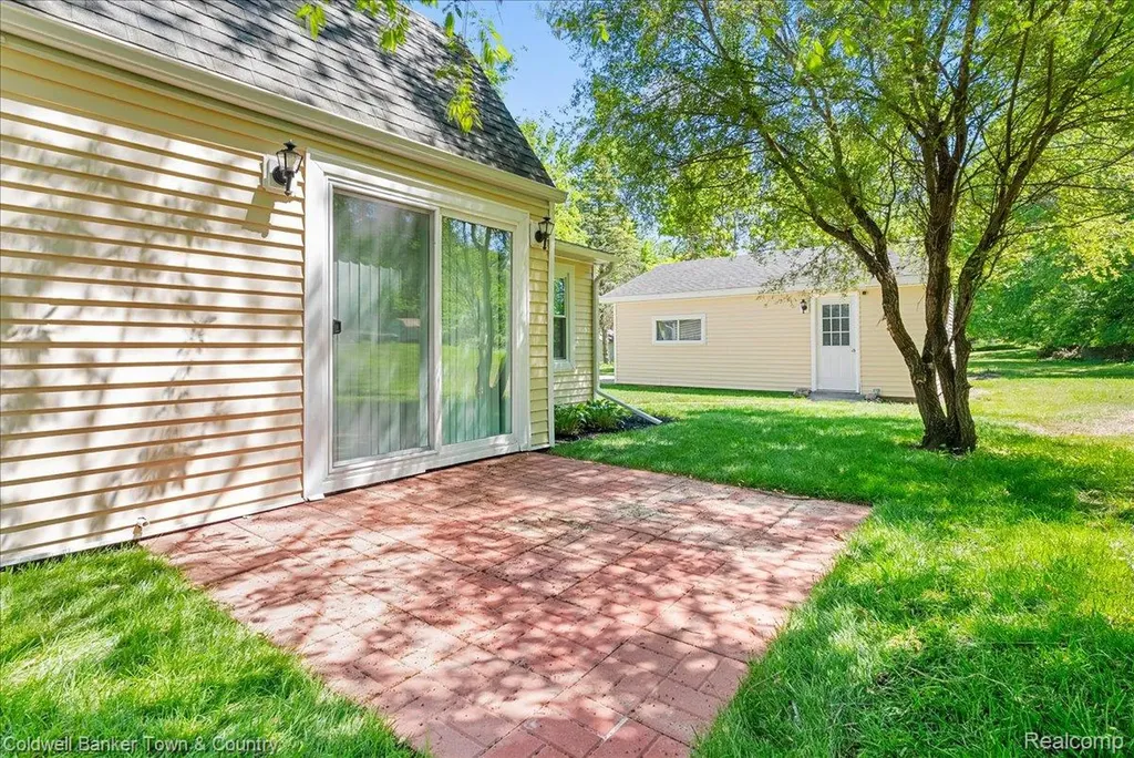 833 Hein Avenue Lansing City MI 48911