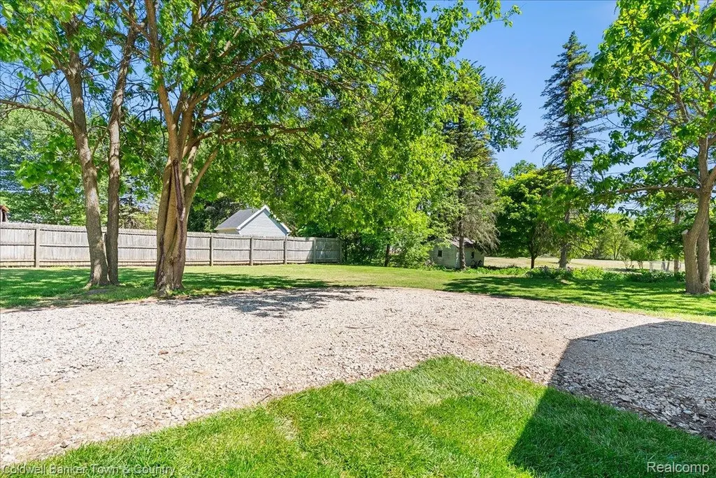 833 Hein Avenue Lansing City MI 48911