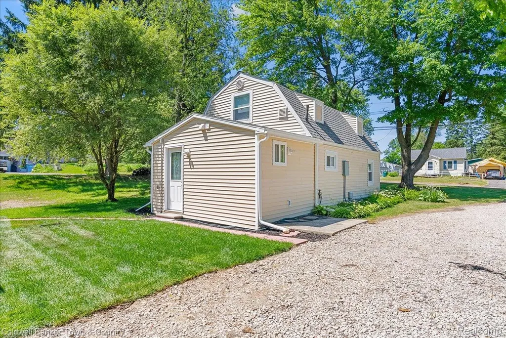 833 Hein Avenue Lansing City MI 48911