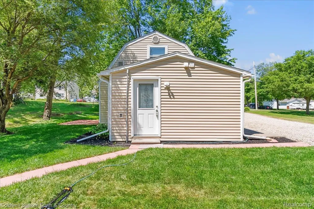 833 Hein Avenue Lansing City MI 48911