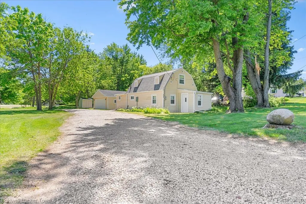 833 Hein Avenue Lansing City MI 48911