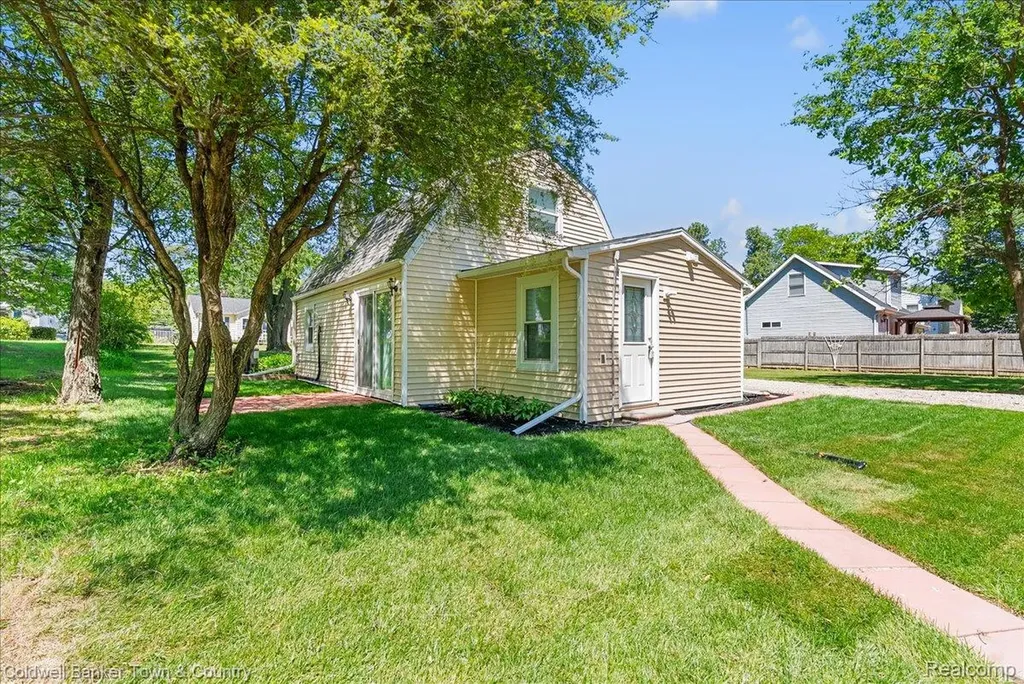 833 Hein Avenue Lansing City MI 48911