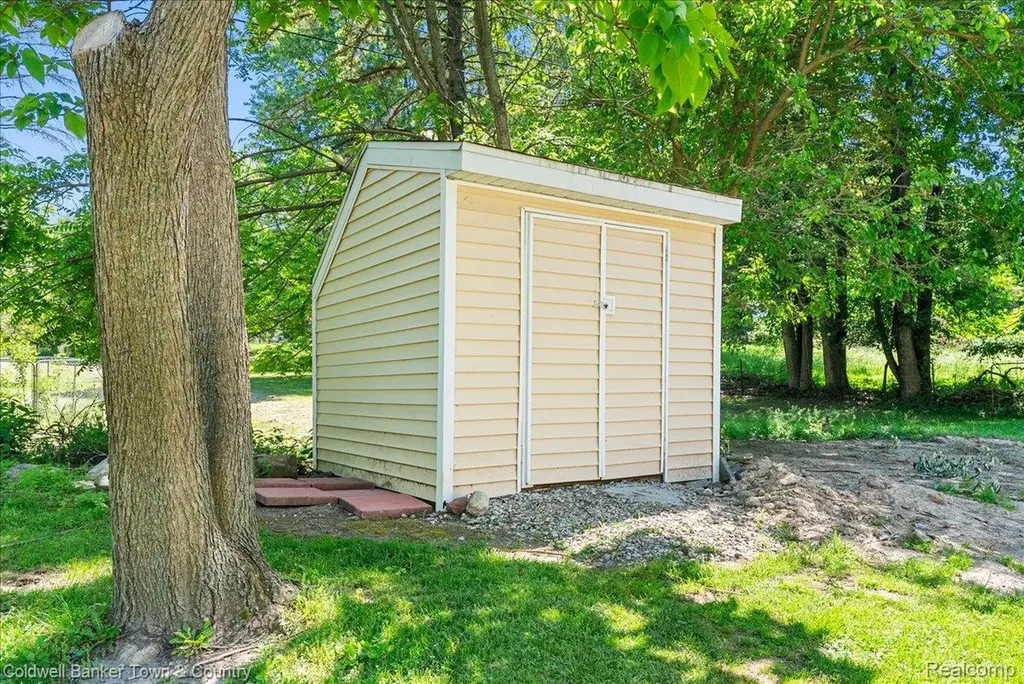 833 Hein Avenue Lansing City MI 48911