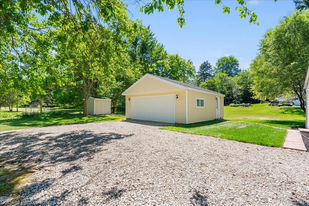 833 Hein Avenue Lansing City MI 48911