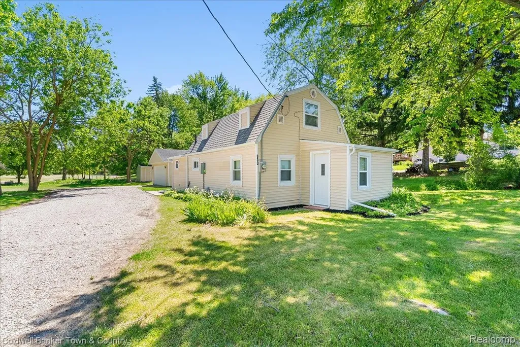 833 Hein Avenue Lansing City MI 48911