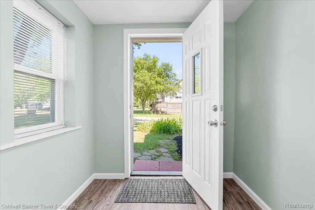 833 Hein Avenue Lansing City MI 48911