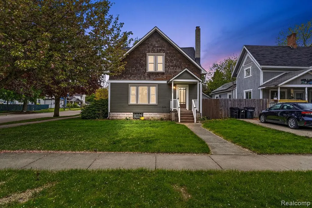 305 N Almont Avenue Imlay City City MI 48444