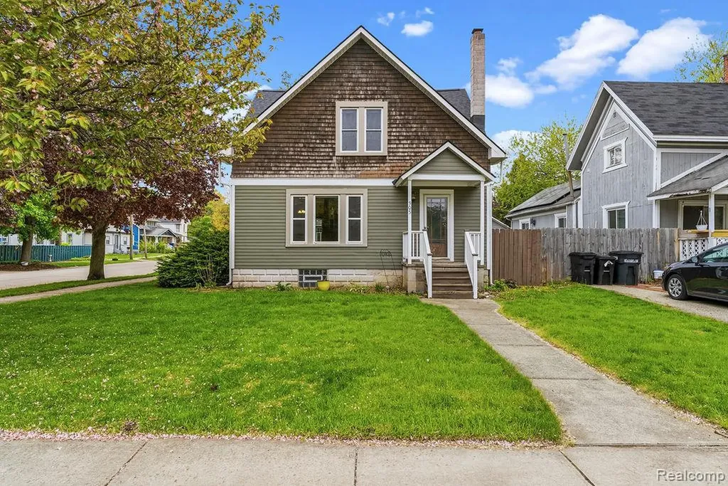 305 N Almont Avenue Imlay City City MI 48444