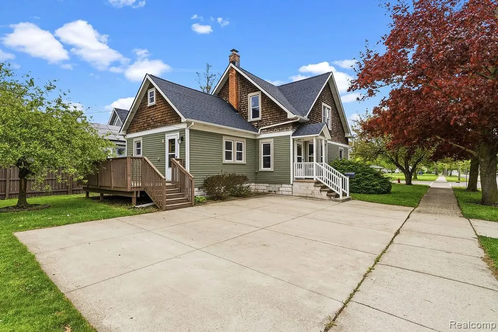 305 N Almont Avenue Imlay City City MI 48444