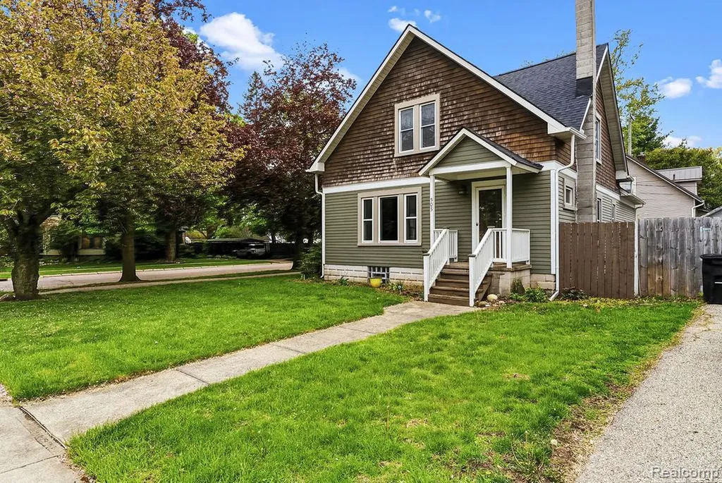 305 N Almont Avenue Imlay City City MI 48444