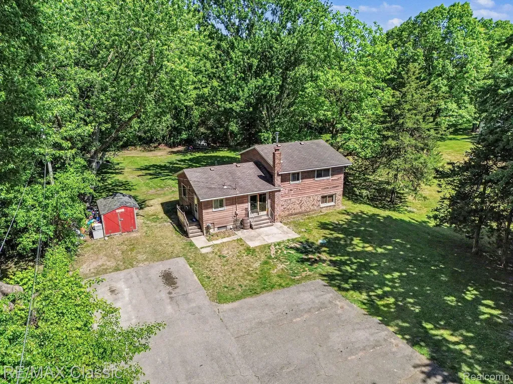 2071 S Milford Road Highland Charter Township MI 48357
