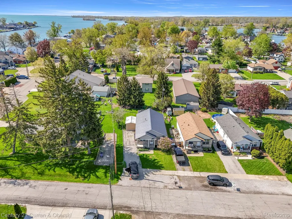 13230 Delavern Street Gibraltar City MI 48173