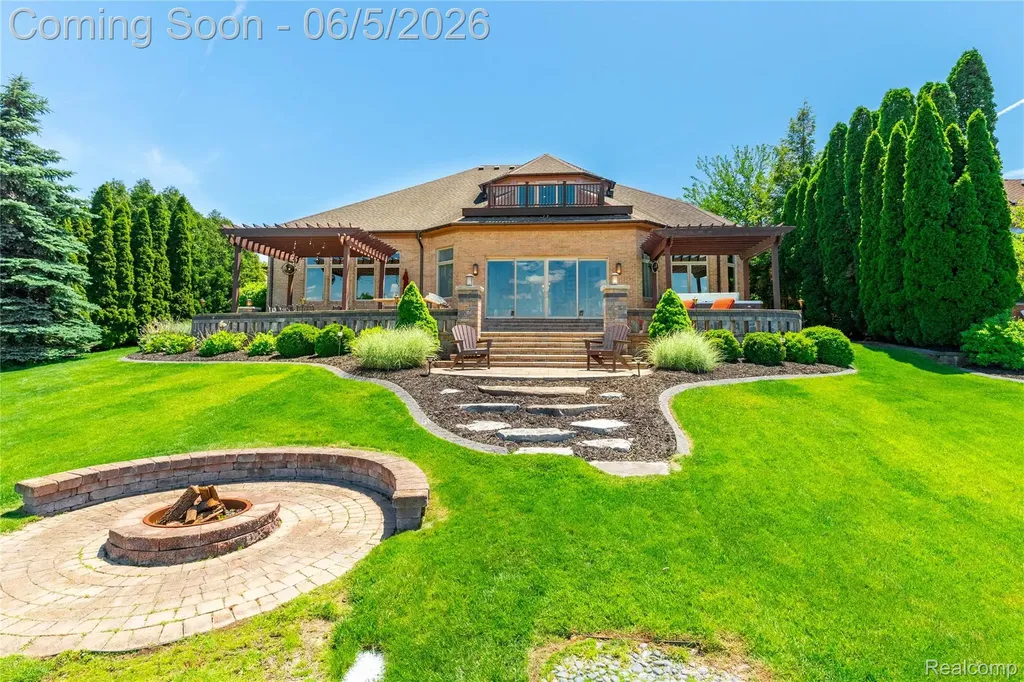 18124 Meridian Road Grosse Ile Township MI 48138