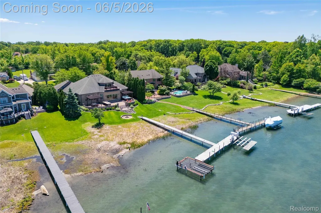 18124 Meridian Road Grosse Ile Township MI 48138