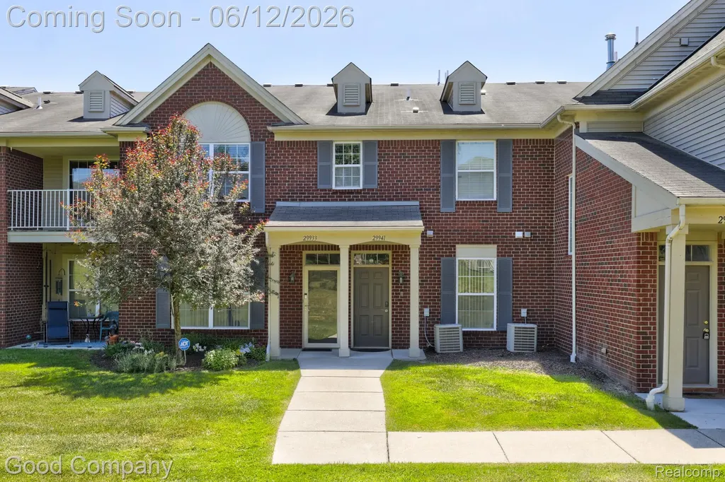 29941 Fox Run Circle Warren City MI 48092