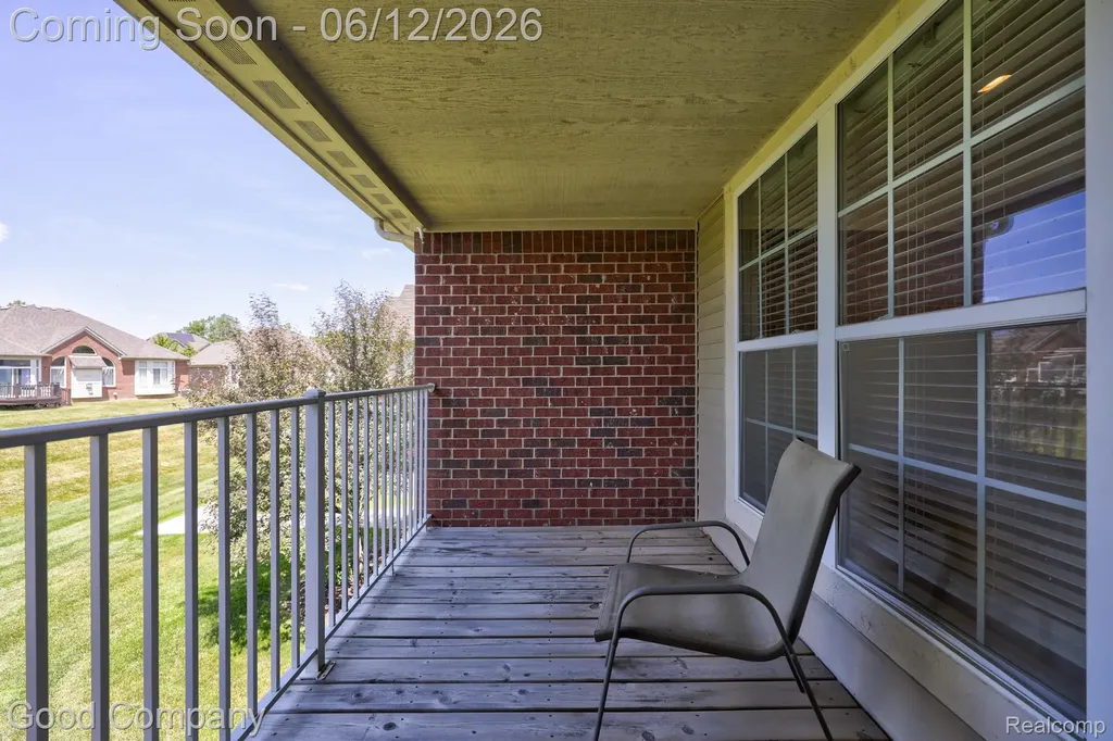 29941 Fox Run Circle Warren City MI 48092