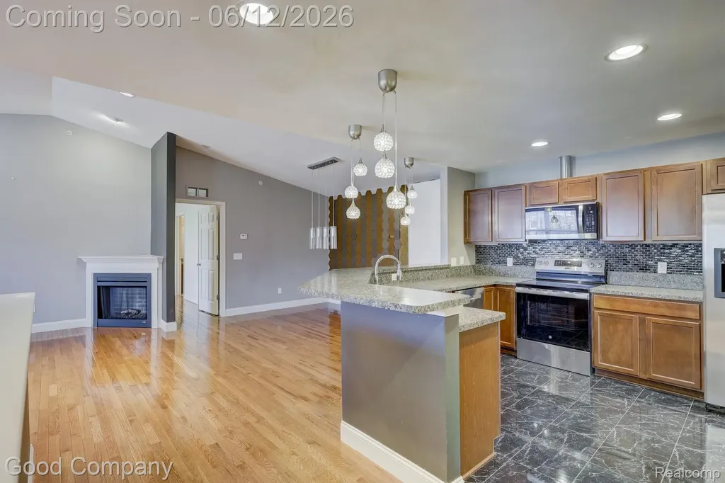 29941 Fox Run Circle Warren City MI 48092
