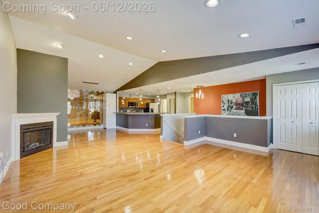 29941 Fox Run Circle Warren City MI 48092