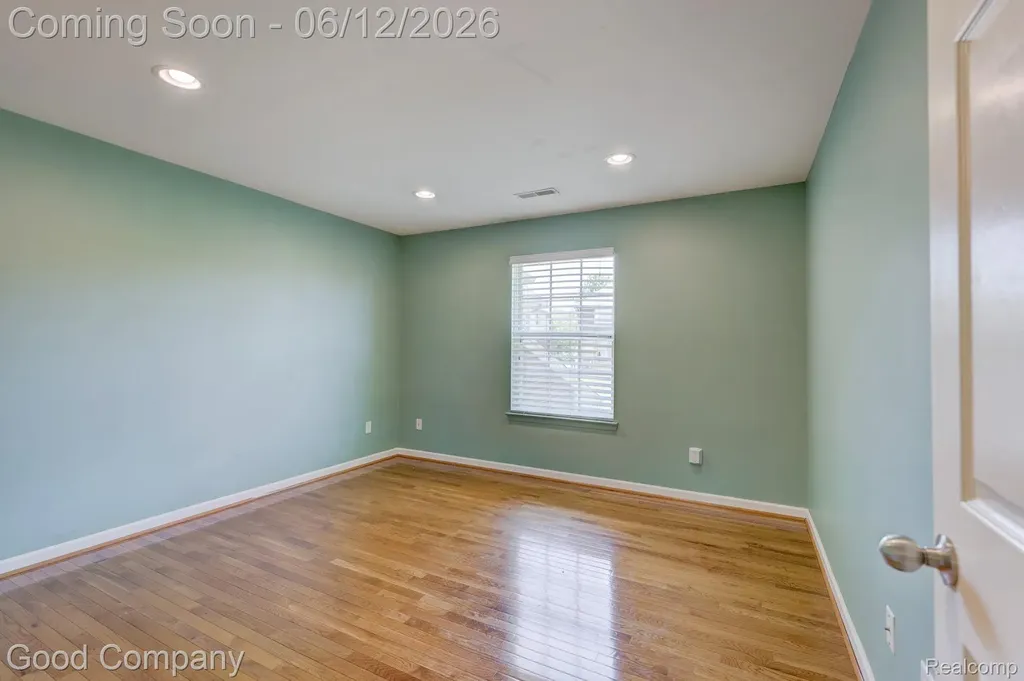 29941 Fox Run Circle Warren City MI 48092