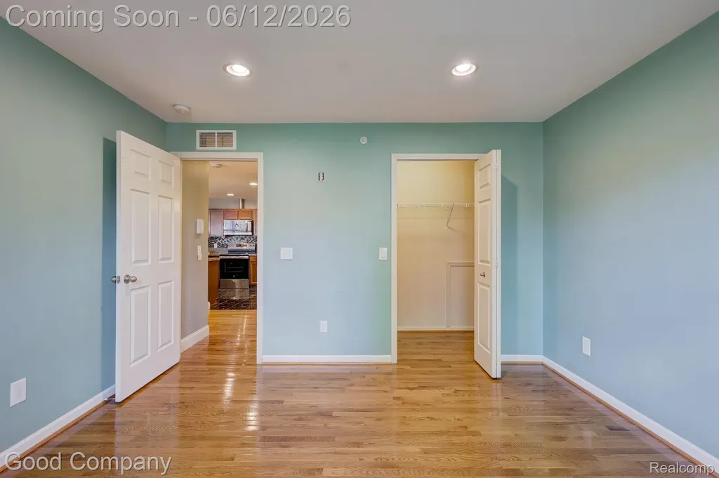 29941 Fox Run Circle Warren City MI 48092