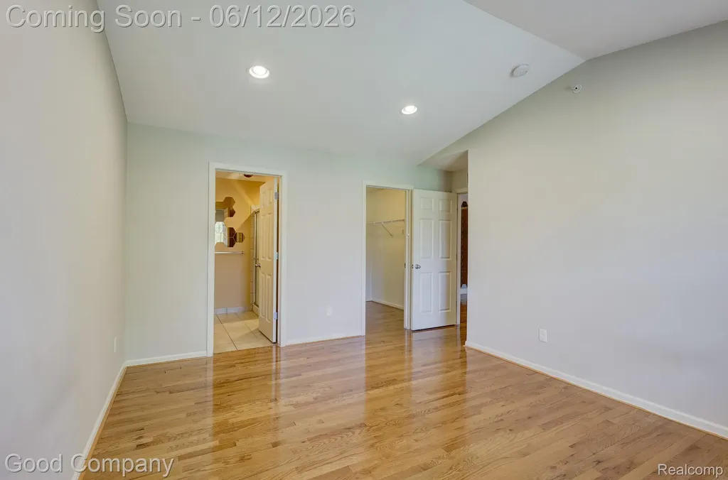 29941 Fox Run Circle Warren City MI 48092