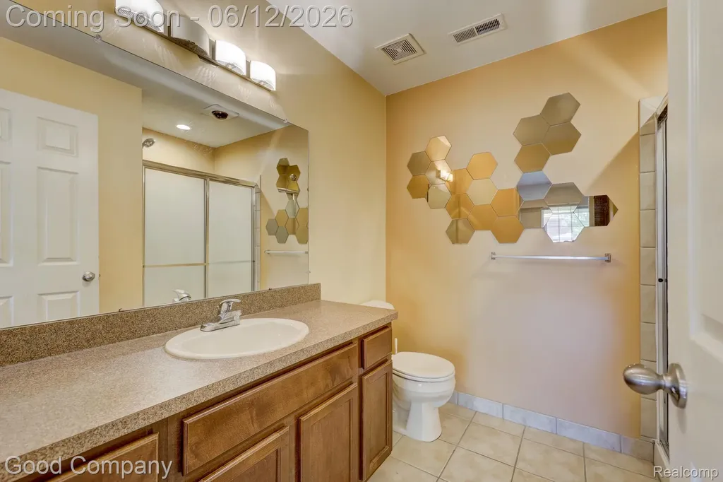 29941 Fox Run Circle Warren City MI 48092