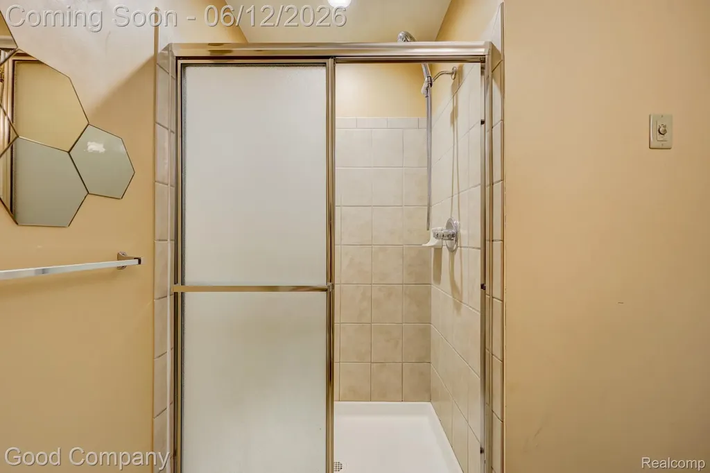 29941 Fox Run Circle Warren City MI 48092