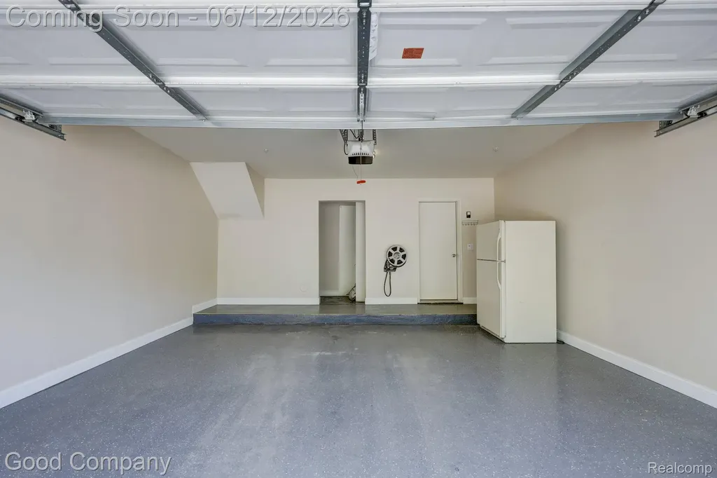 29941 Fox Run Circle Warren City MI 48092