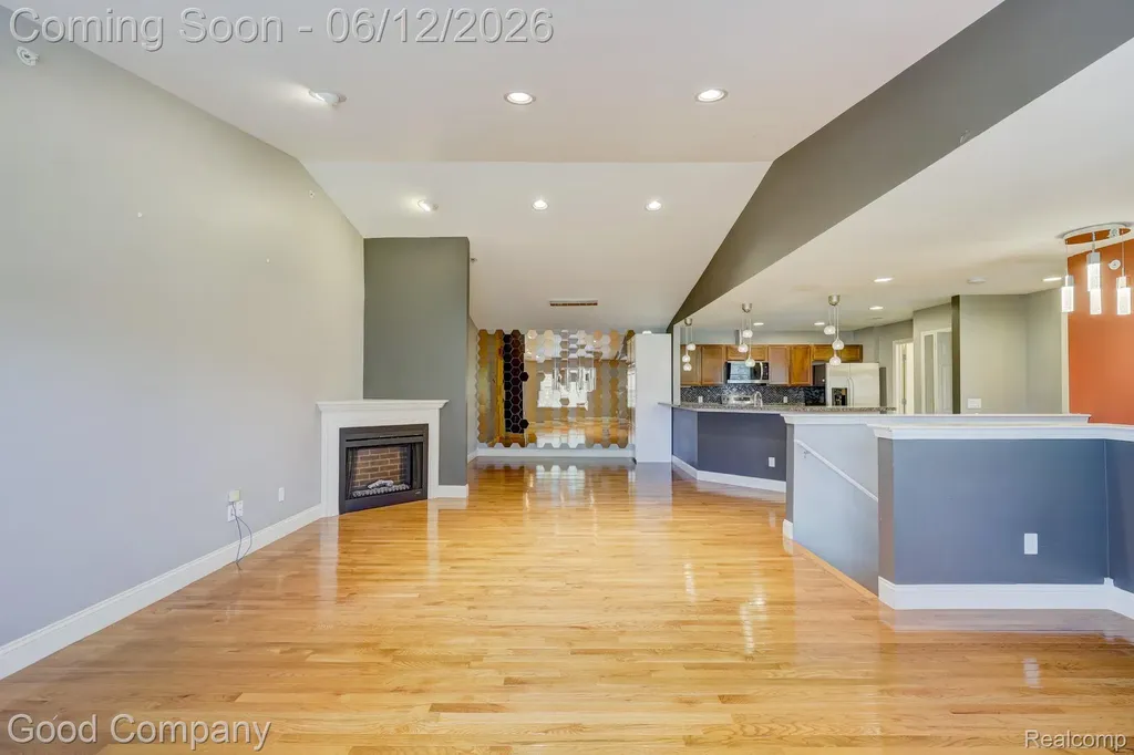 29941 Fox Run Circle Warren City MI 48092