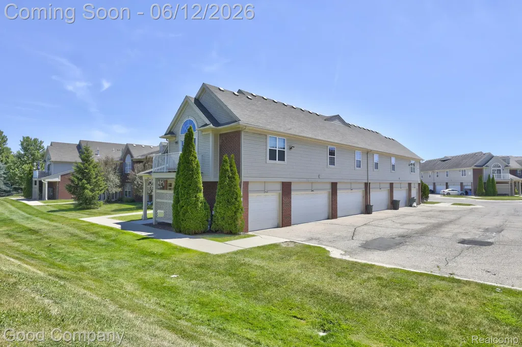 29941 Fox Run Circle Warren City MI 48092